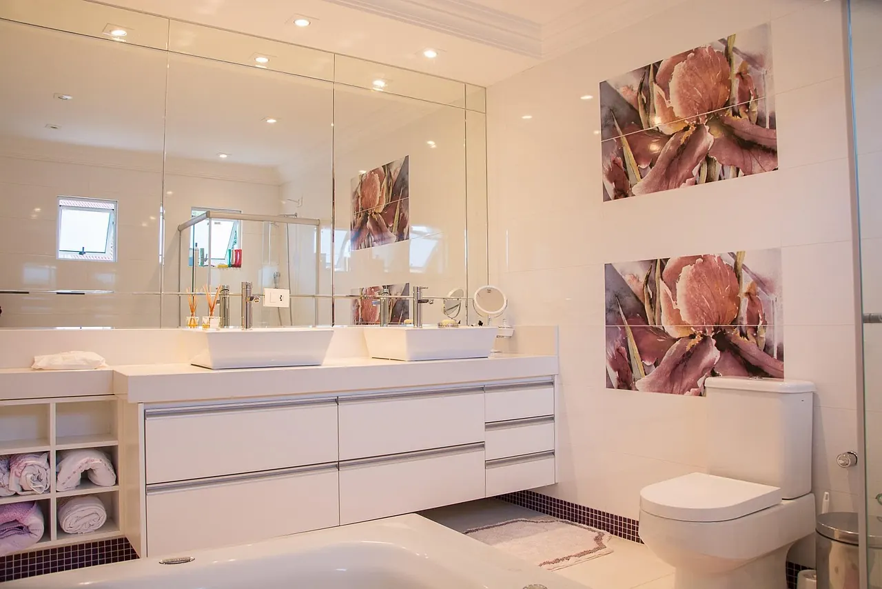Foto de archivo: un espejo de baño