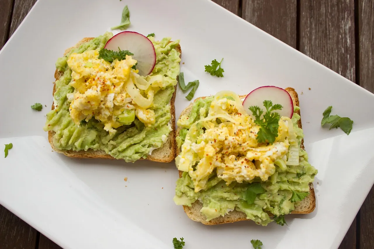 Foto de archivo: tostadas idénticas para el brunch