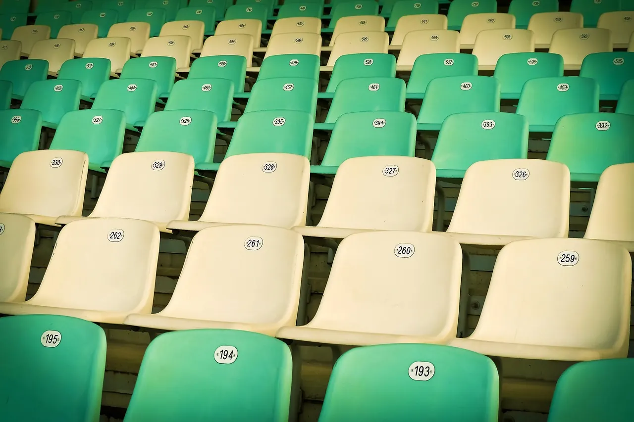 Foto de archivo: empty stadium seats