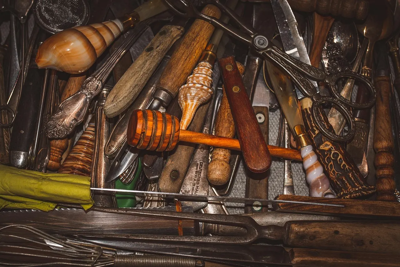 Foto de archivo: cucharilla boca abajo en un cajón