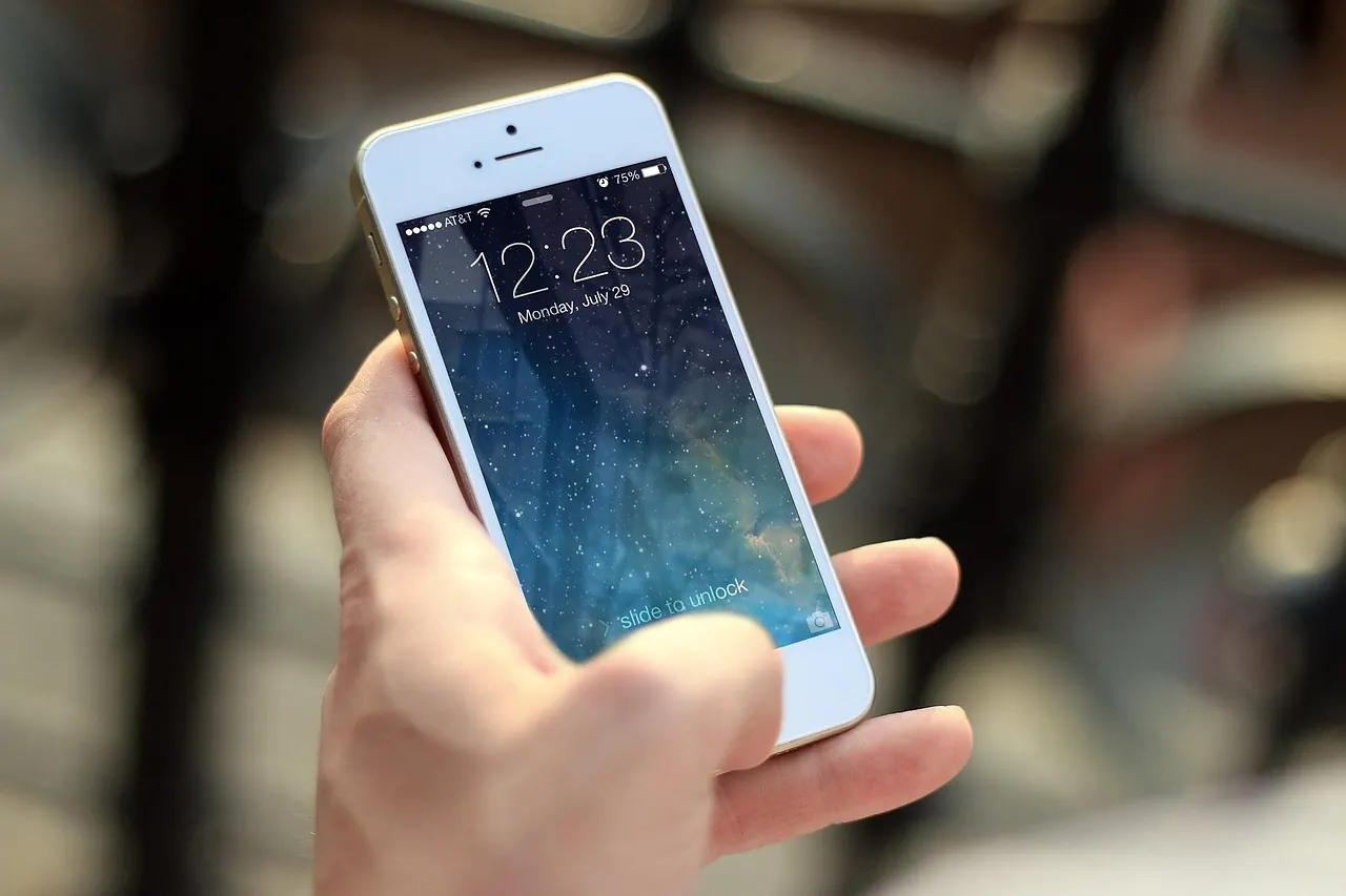 Foto de archivo: smartphone hand