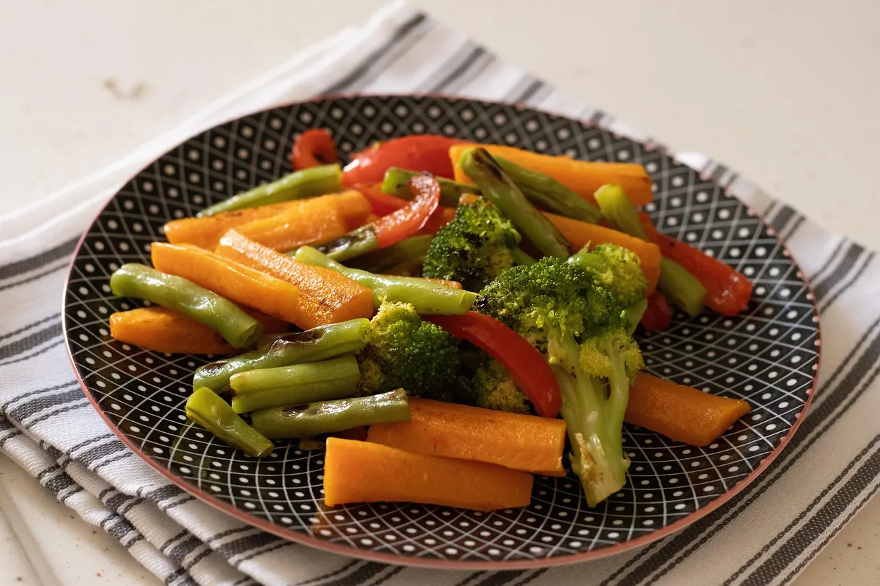 Stock photo: fresh healthy vegetables arranged on plate